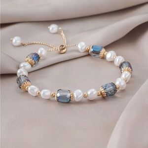 Elegant Pearl and Blue Bracelet R57